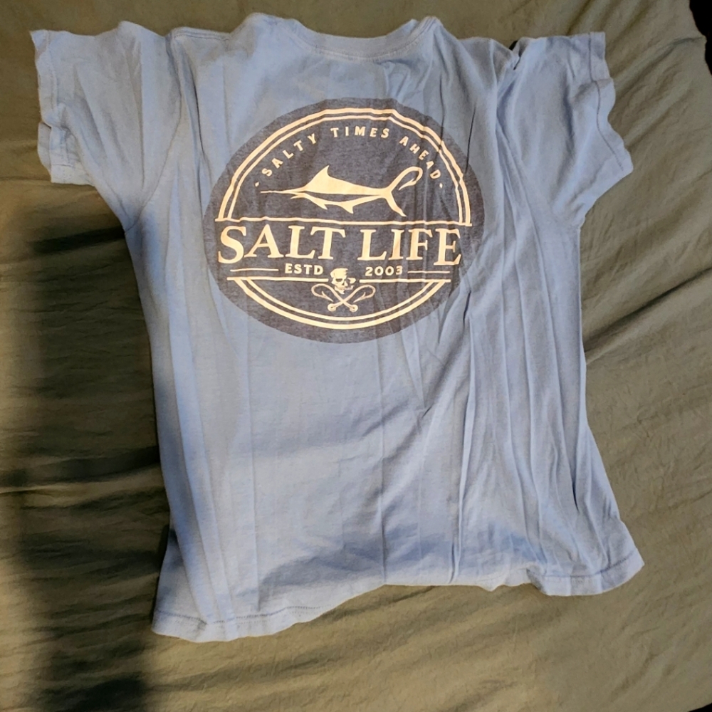 Vintage Salt LIfe Tshirt Marlin With Skull and Hook Cross Pattern.. Front Pocket